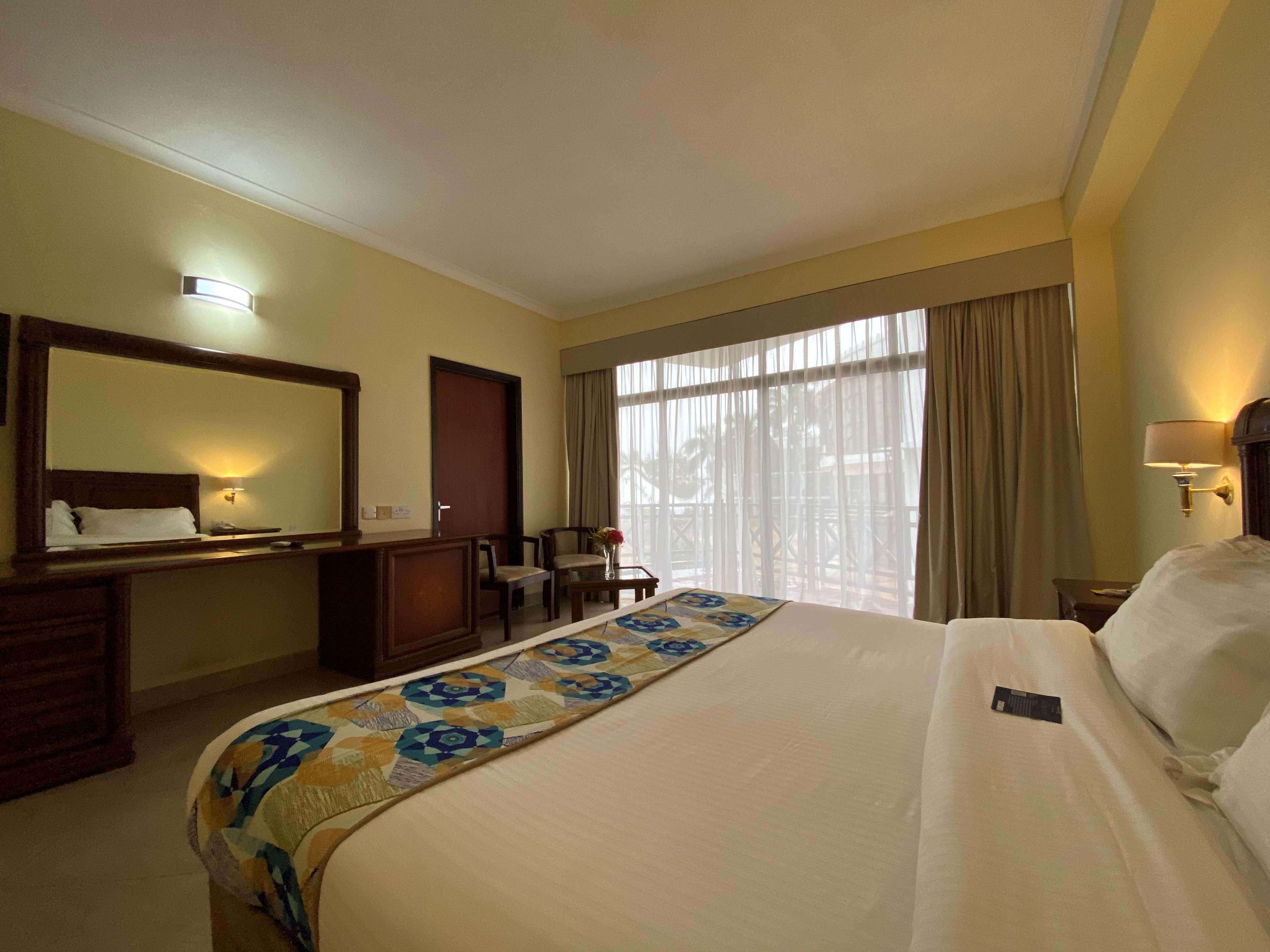 Hotel Golden Tulip Daressalam Exterior foto