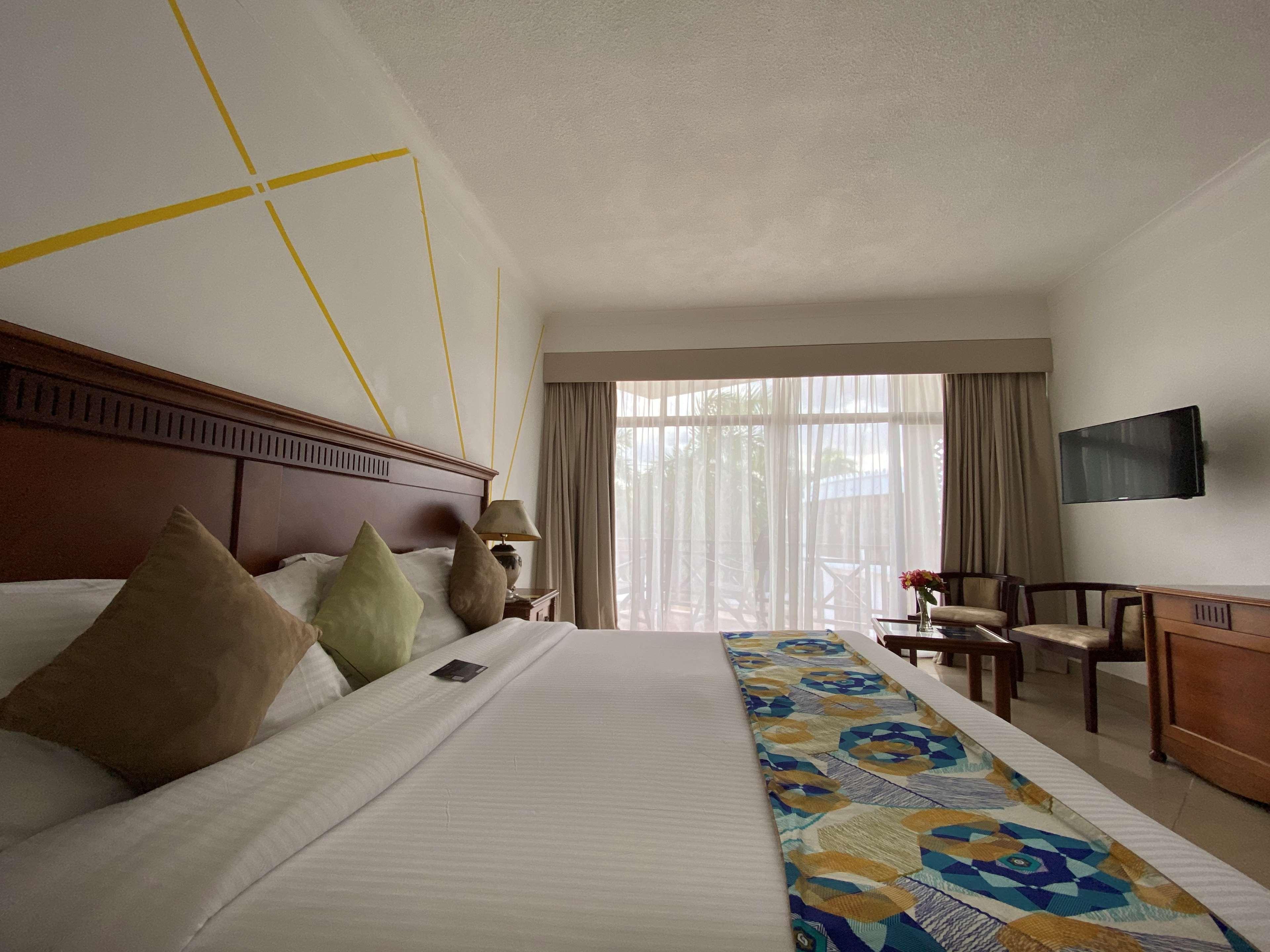 Hotel Golden Tulip Daressalam Exterior foto