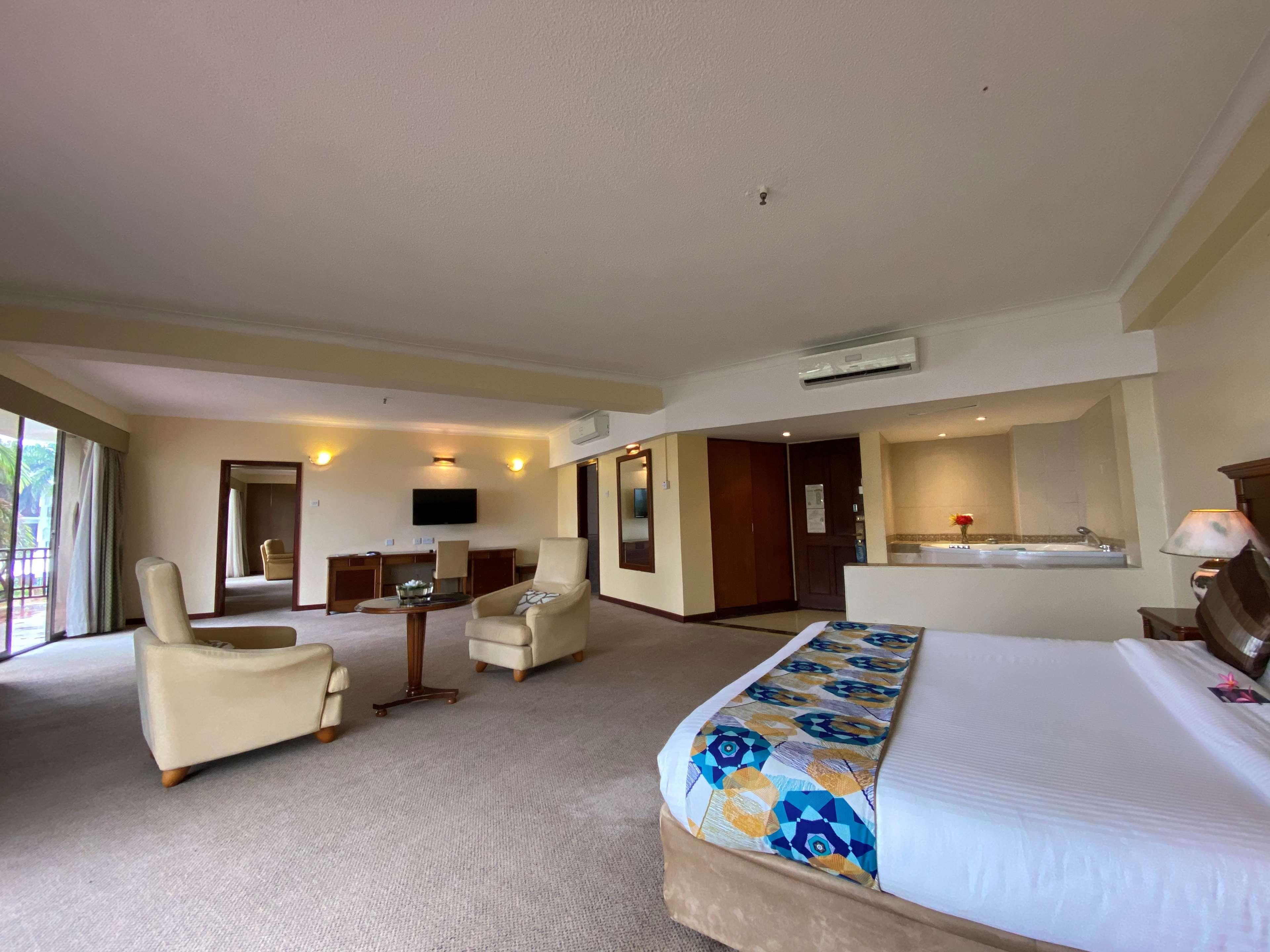 Hotel Golden Tulip Daressalam Exterior foto