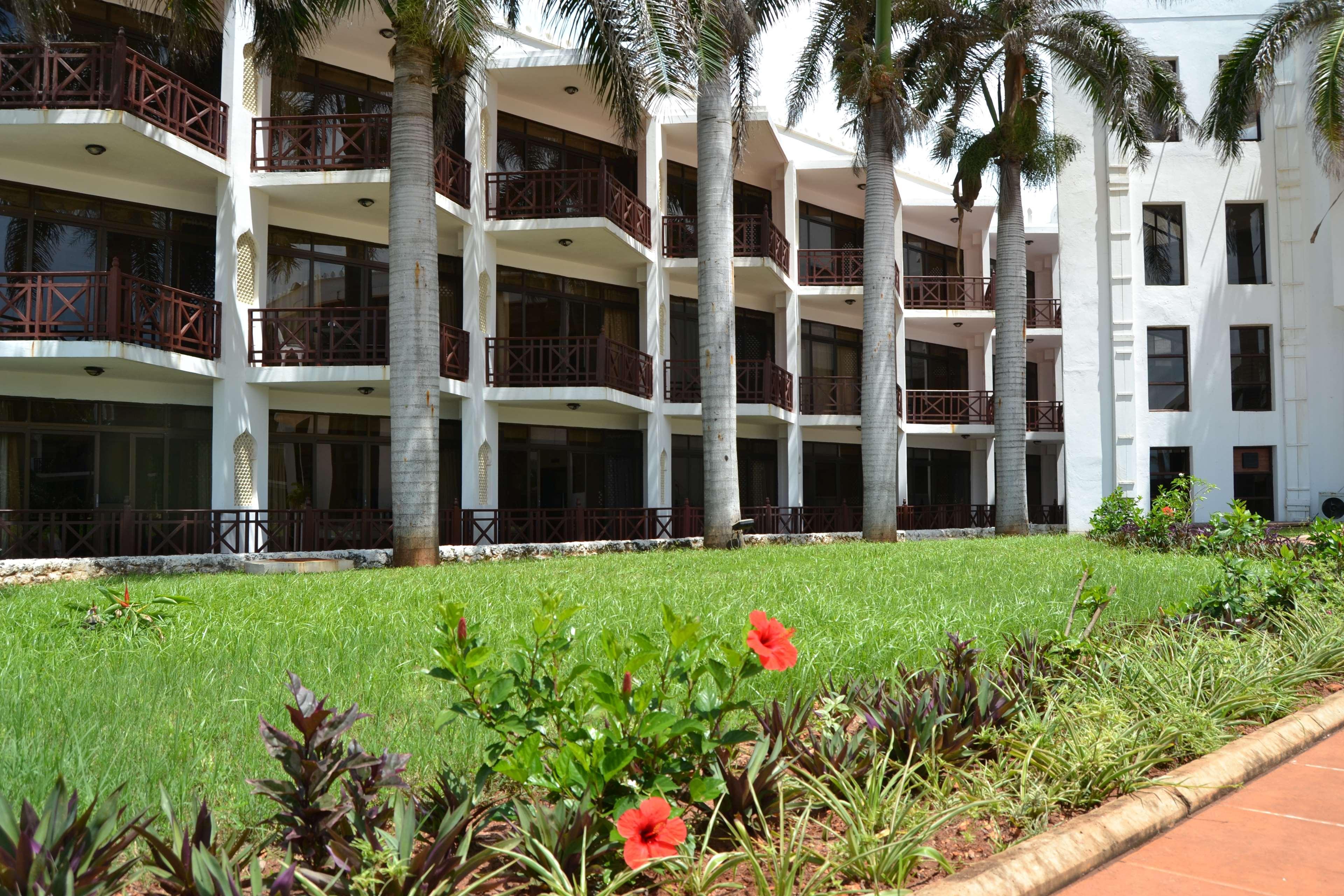 Hotel Golden Tulip Daressalam Exterior foto