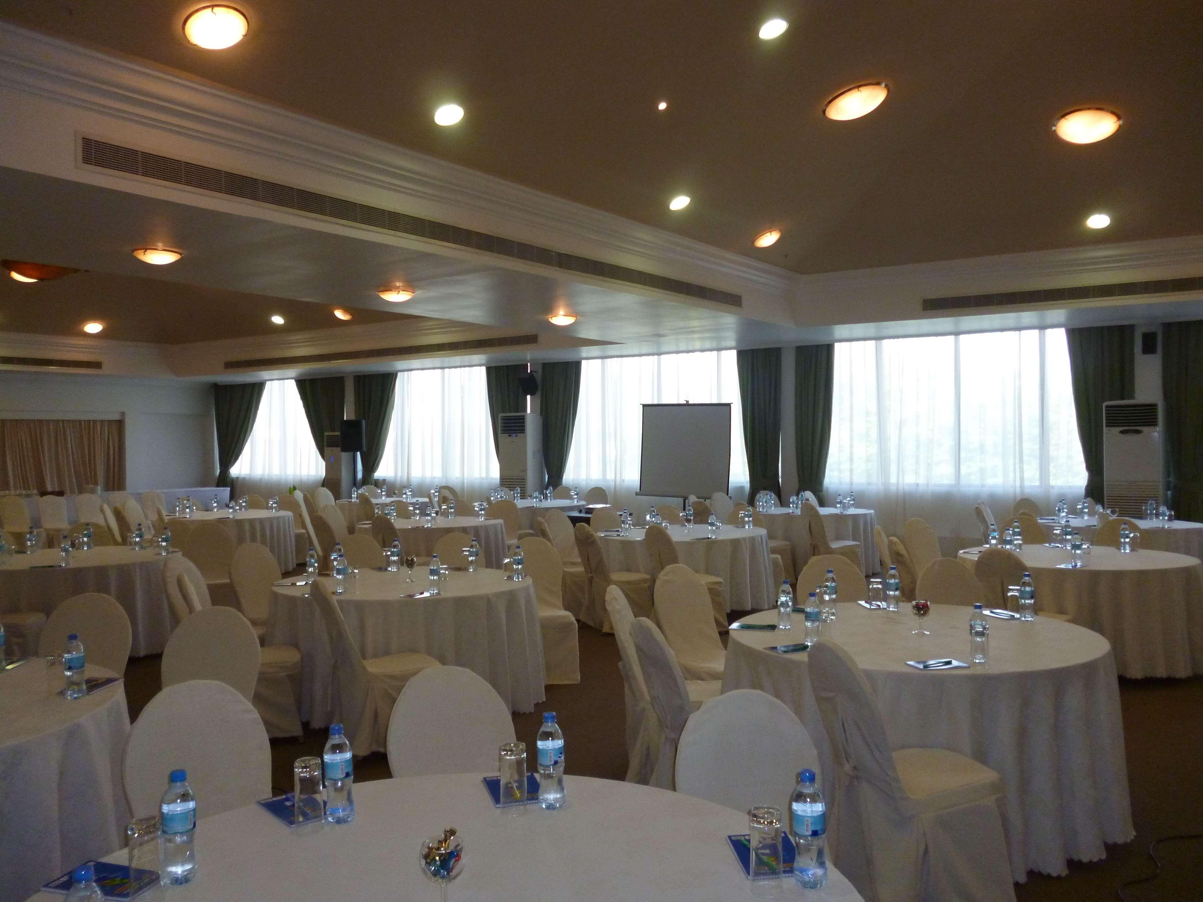 Hotel Golden Tulip Daressalam Exterior foto