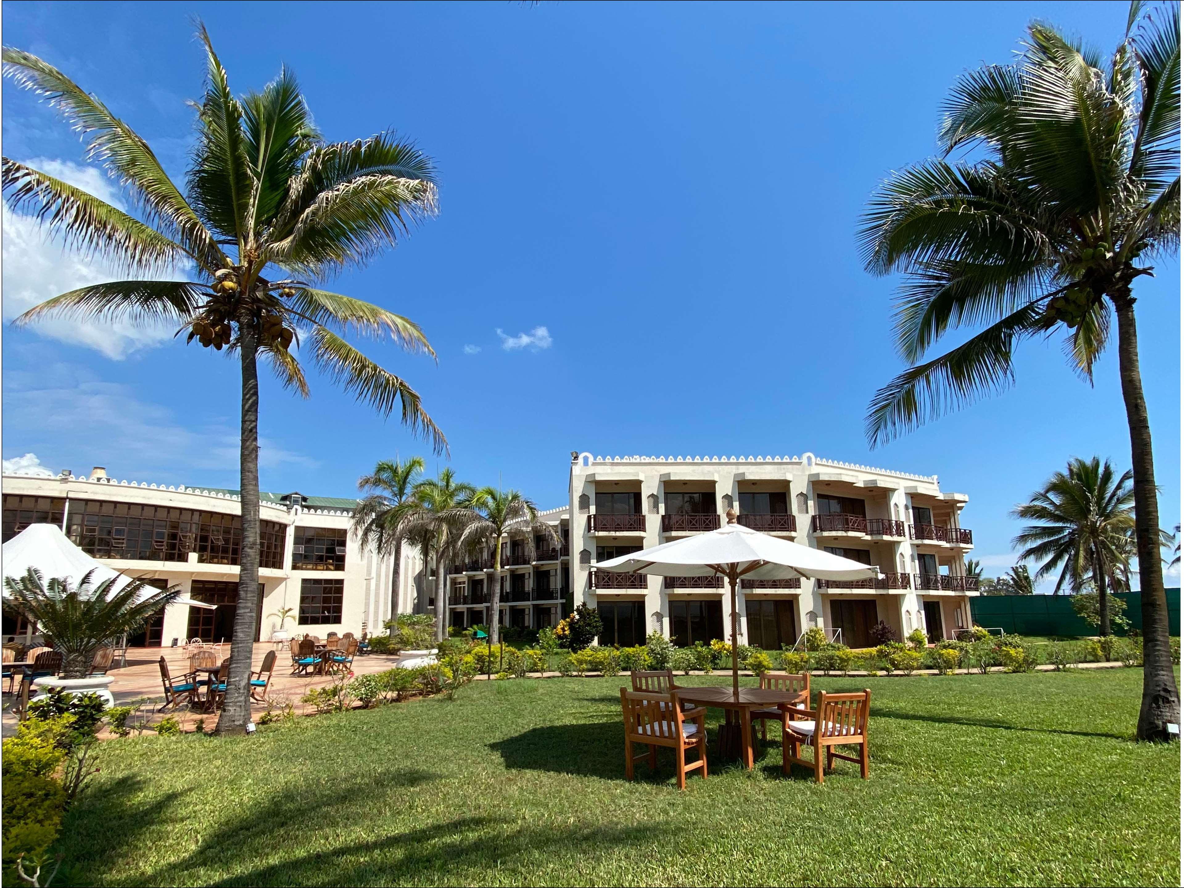 Hotel Golden Tulip Daressalam Exterior foto