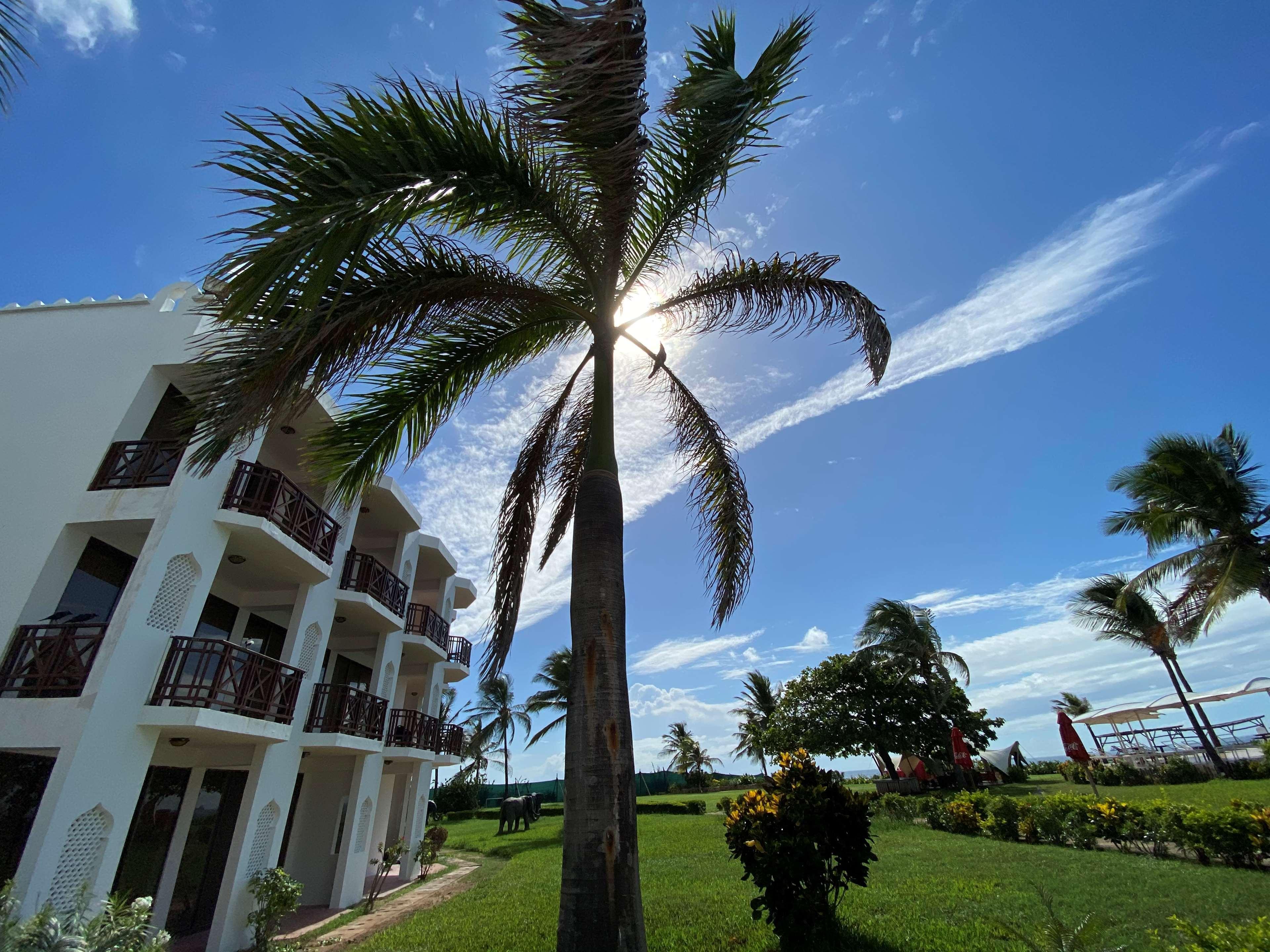 Hotel Golden Tulip Daressalam Exterior foto