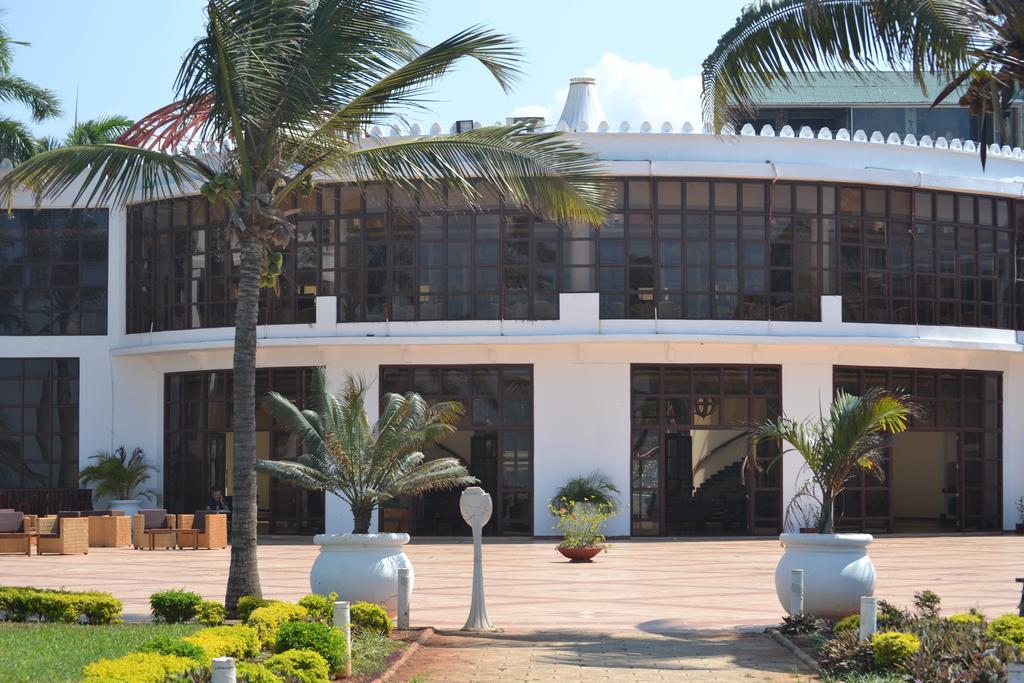 Hotel Golden Tulip Daressalam Exterior foto
