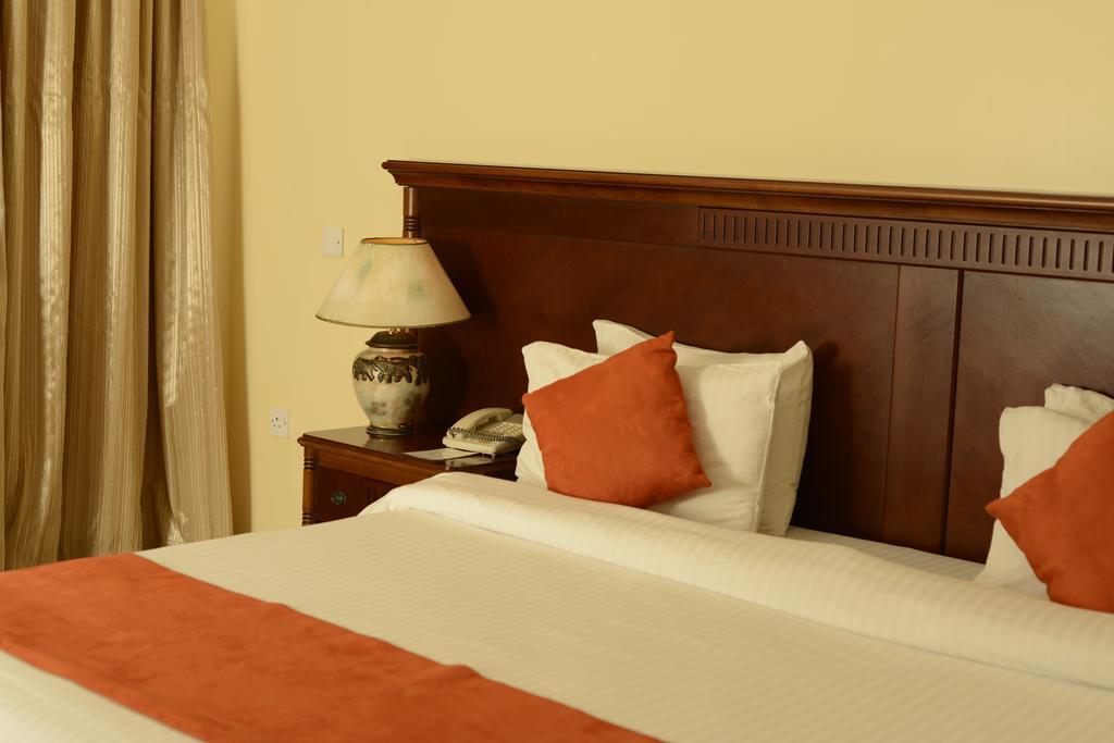 Hotel Golden Tulip Daressalam Zimmer foto