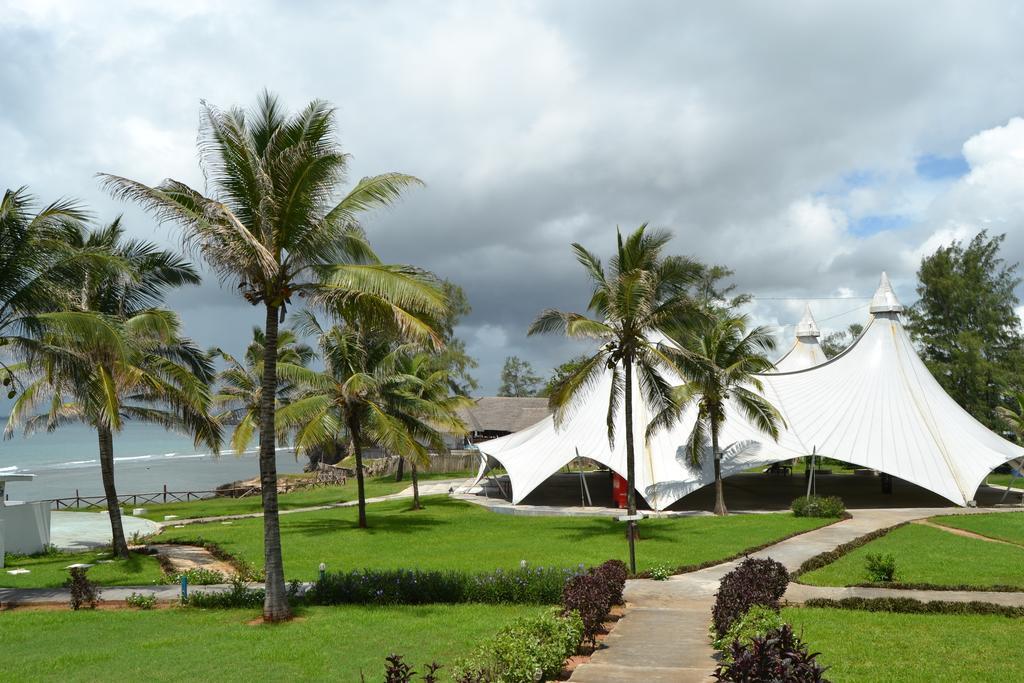 Hotel Golden Tulip Daressalam Exterior foto