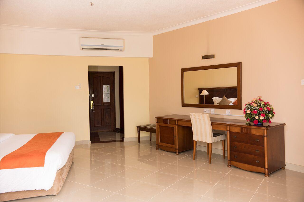 Hotel Golden Tulip Daressalam Exterior foto