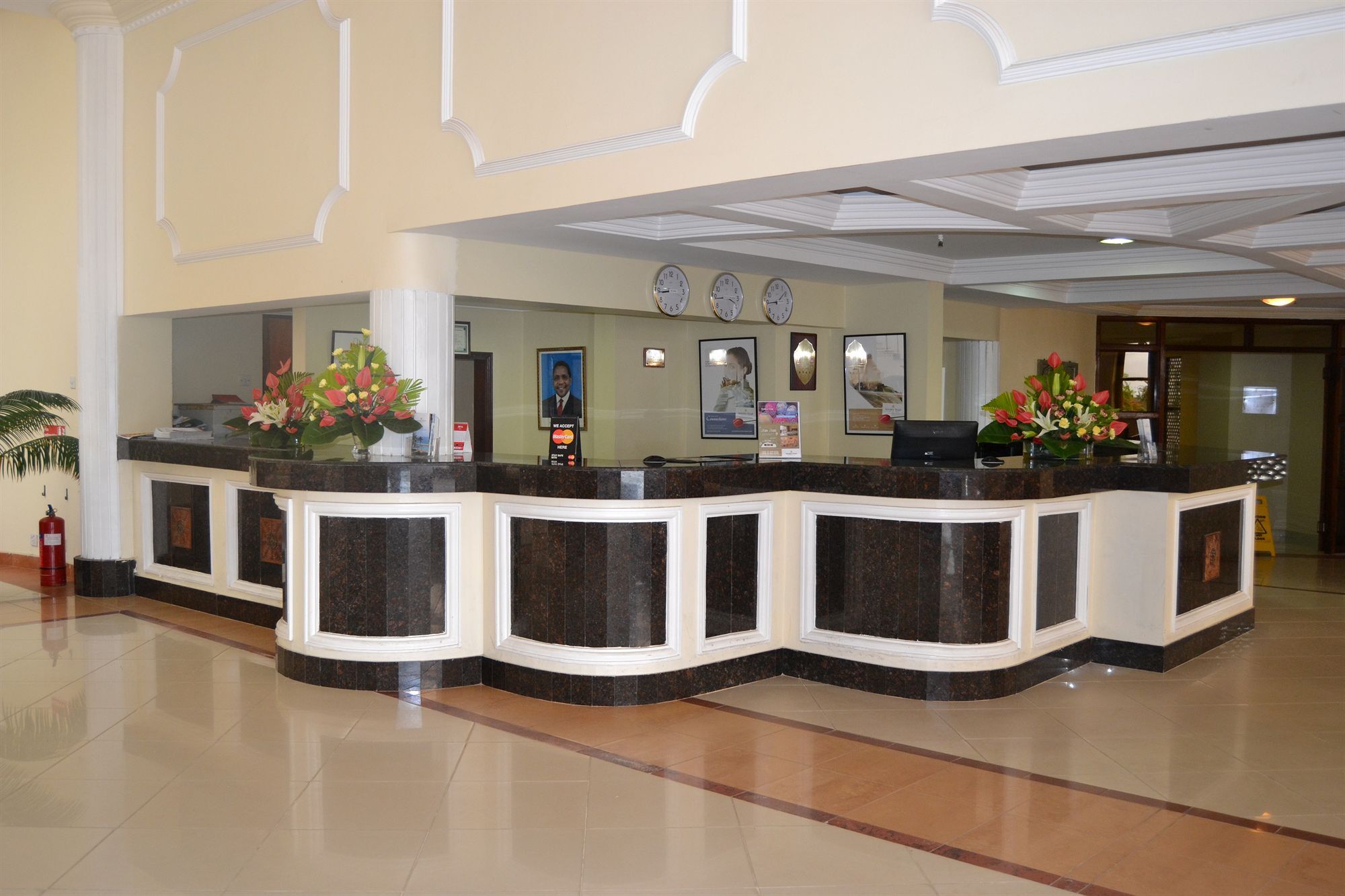 Hotel Golden Tulip Daressalam Exterior foto