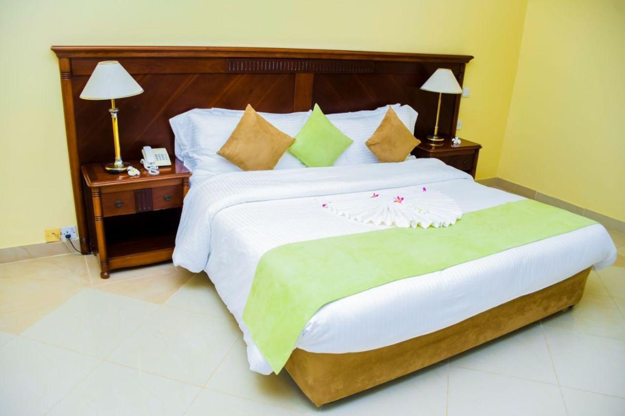 Hotel Golden Tulip Daressalam Exterior foto